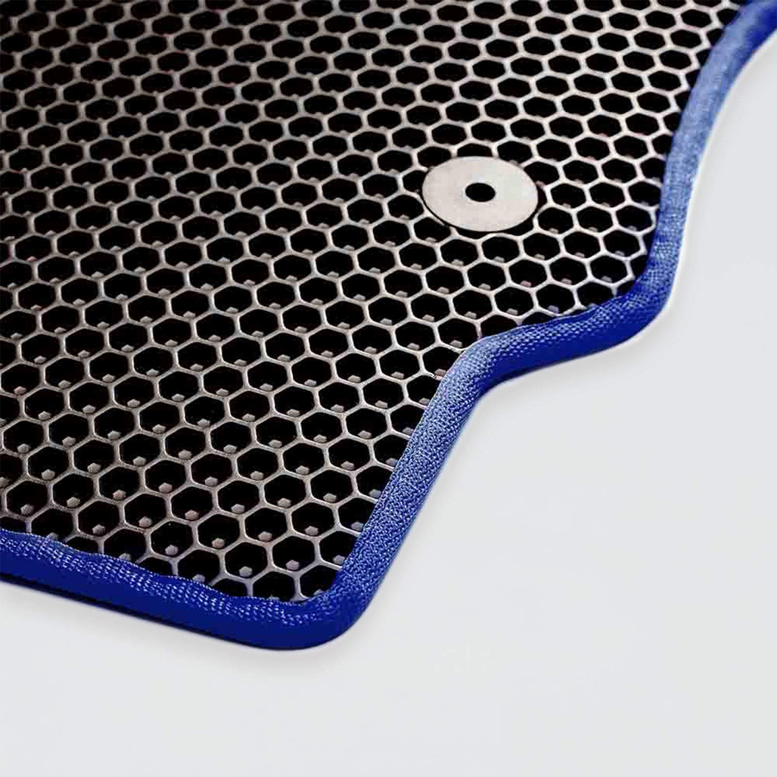Blue-edged hexagonal grid mat with a circular metal snap.